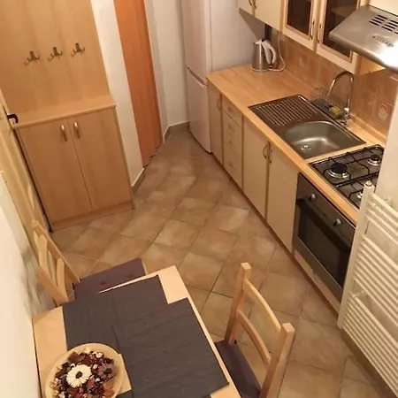 Utulne U Centra V Blizkosti Vystaviste アパート *